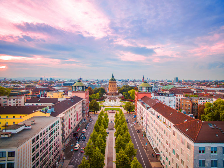 Stadtpanorama von Mannheim mit Blick auf den Wasserturm