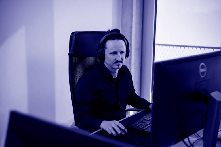 Lennart Schleifer am PC